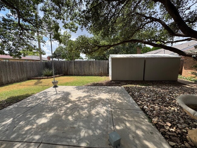Building Photo - "Spacious 3-Bedroom with 2 Full Baths in P...
