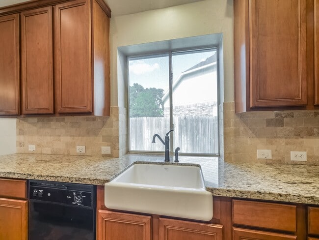 Building Photo - 15310 Cypressedge Ct