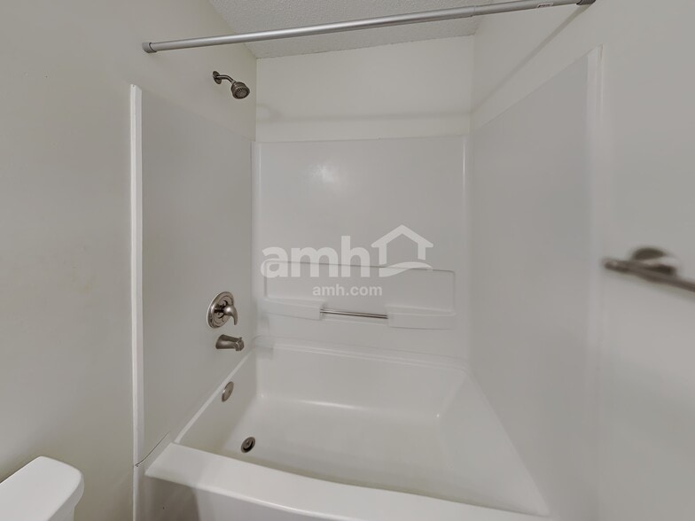 Building Photo - 361 Whitney Ln