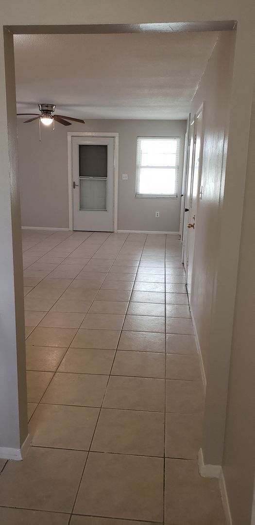 Building Photo - Cozy 2nd floor condo by Lake Underhill