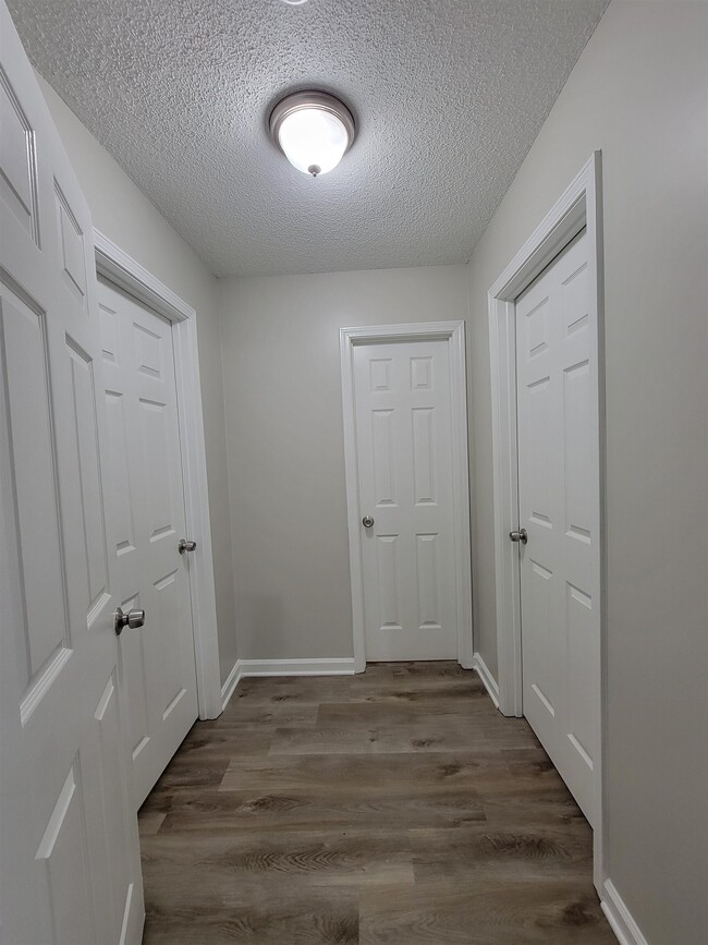 Building Photo - 7025 Stoneridge Dr