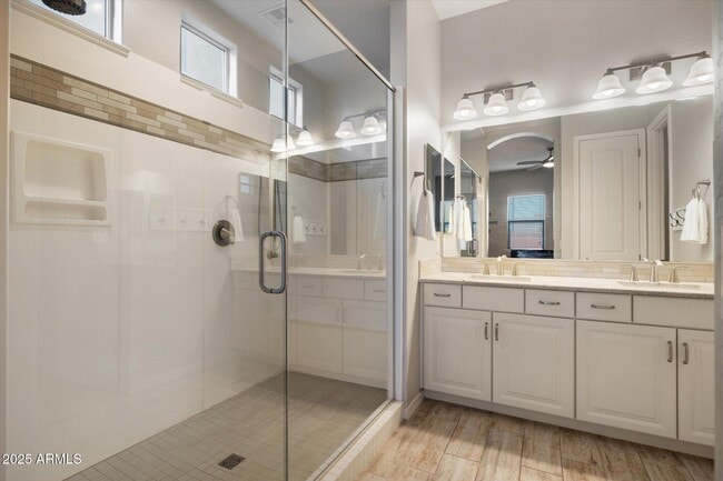 Building Photo - 2527 S Quaintance St