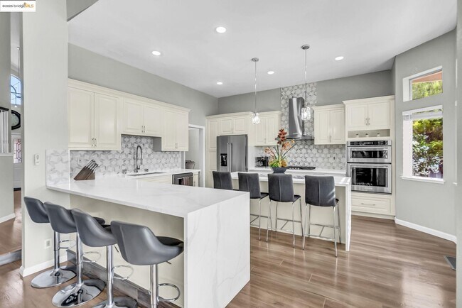 Building Photo - 2435 Pinehurst Ct