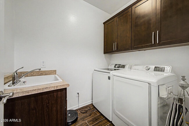 Building Photo - 3432 E Strawberry Dr