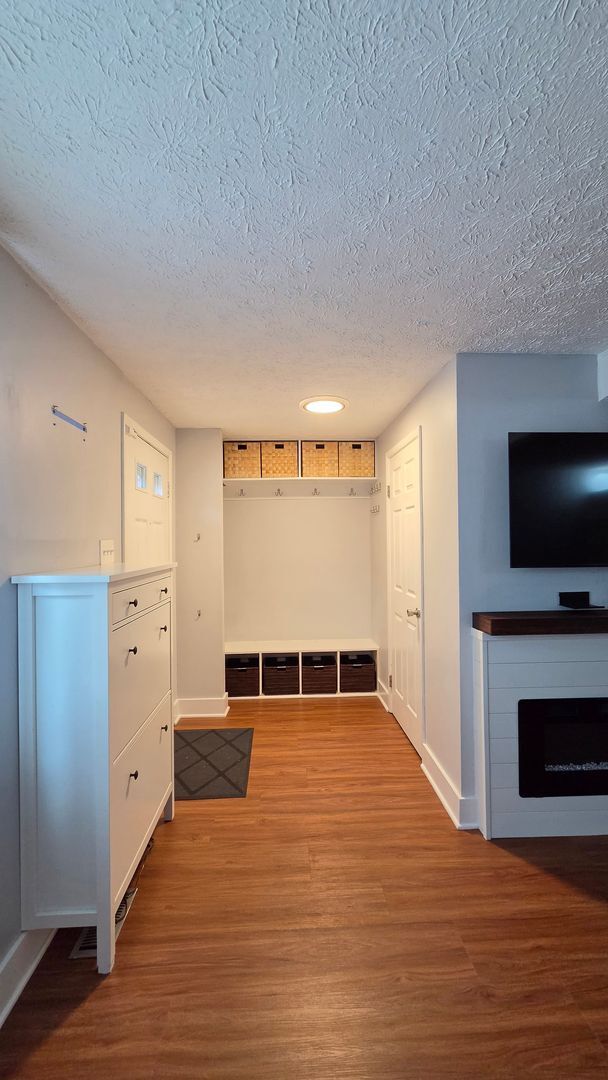 Building Photo - Beautiful Newington Forest Townhome