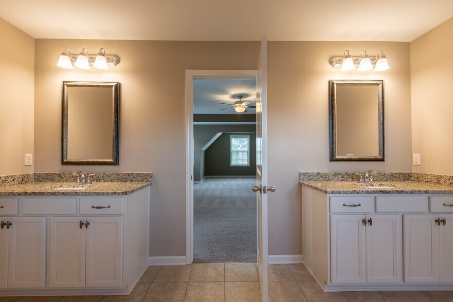 Building Photo - West Richland Single Family Home - SHORTER...