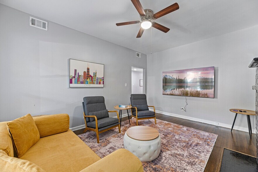 Primary Photo - 909 W Agatite Ave