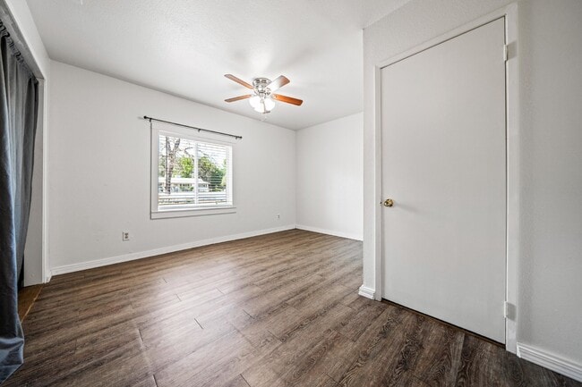 Building Photo - Adorable and clean country property locate...