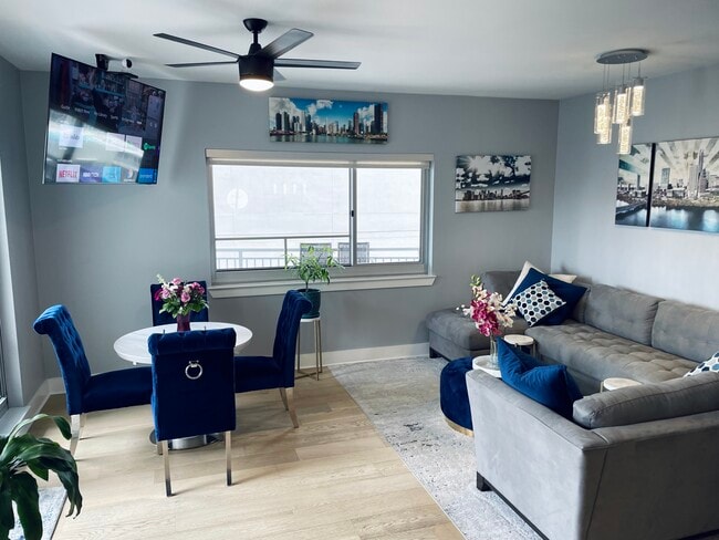 Living & Dining Area - 603 Davis St