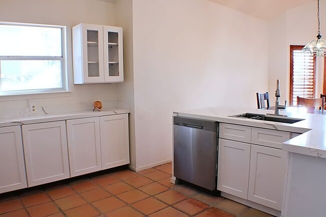 Building Photo - Beautiful Move-in Ready Home