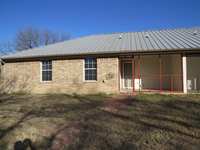 Building Photo - "Spacious Comfort Awaits: 3-Bedroom, 2-Bathroom Duplex Gem in Gatesville, TX!"