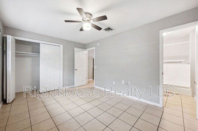 Building Photo - 907 Center Ave