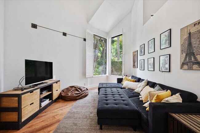 Building Photo - 2585 Sheltingham Dr