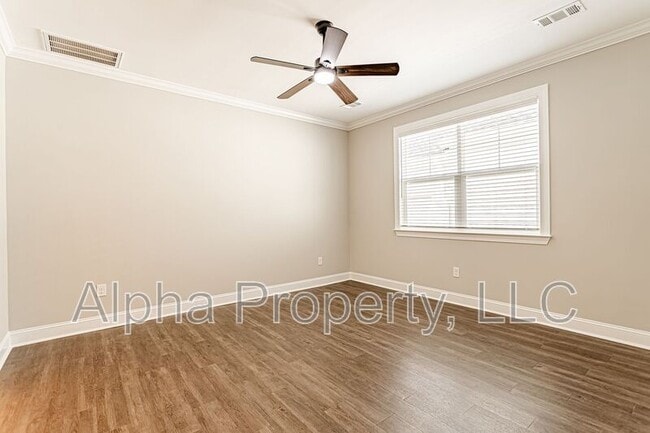 Building Photo - 18 Alderly Wy