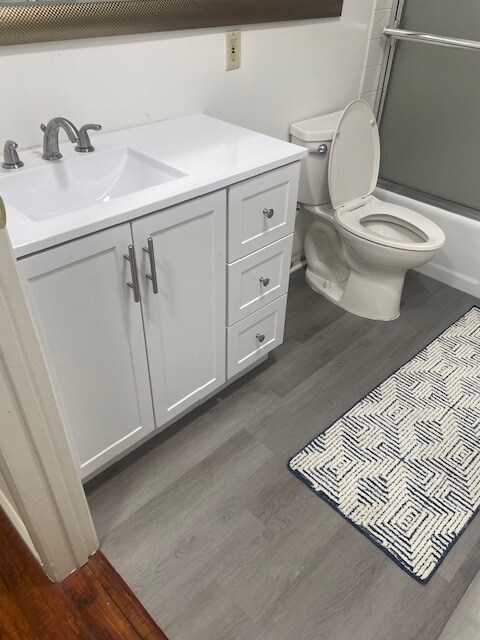 Bathroom - 2642 1/2 S Corning St