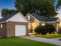 Building Photo - 2111 W 14 Mile Rd