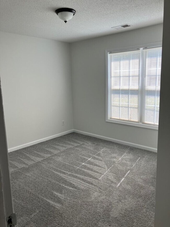 Building Photo - 5012-03
