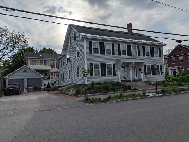 Primary Photo - 41 N Spring St