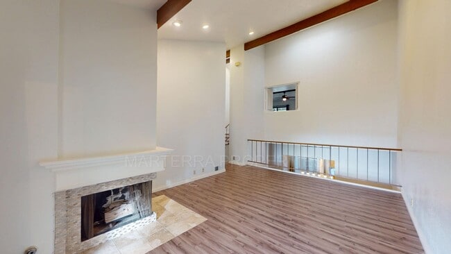 Building Photo - Beautiful 2 Bedroom Home in Costa Mesa