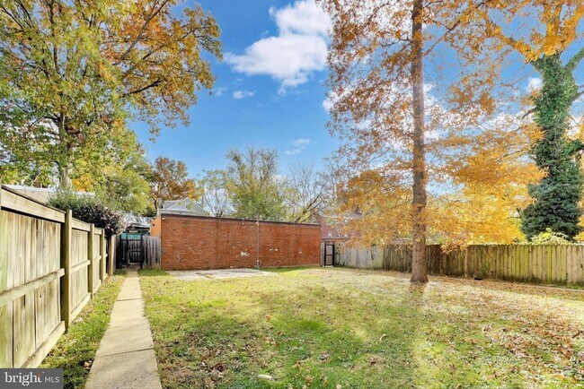 Building Photo - 8611 Flower Ave