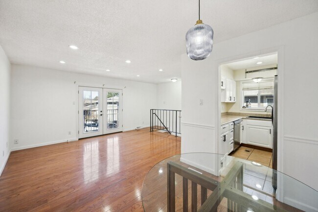Building Photo - Charming 2BR Condo in Denver
