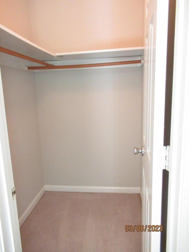 Building Photo - 20 Amos Ct