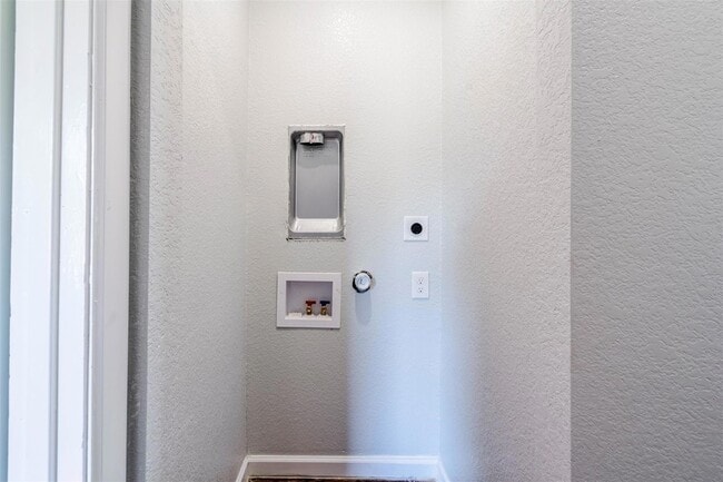 Building Photo - 1819 Pecan St