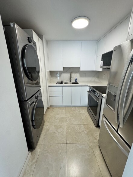 Kitchen - 8434 SW 38th St