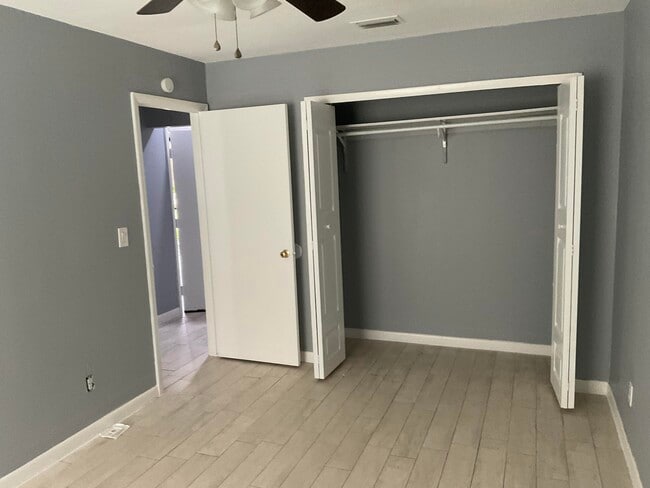 Building Photo - 214 Sparrow Dr