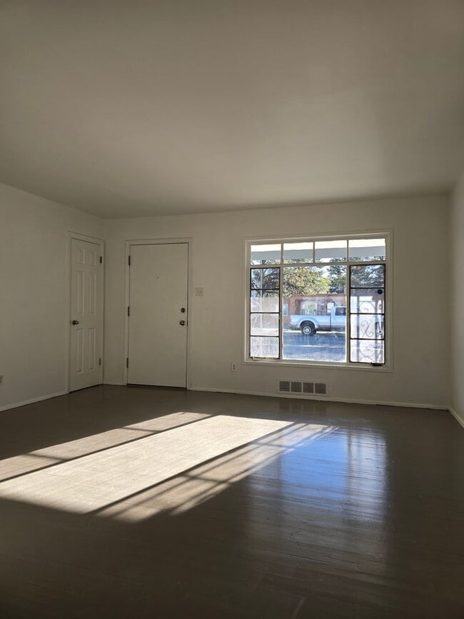 Building Photo - Centrally located in the NE Heights 4 bedroom, 1 3/4 Bath 1900 square feet.