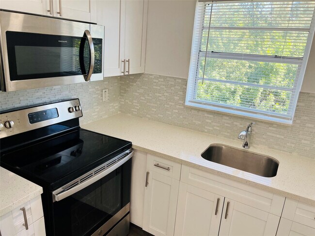 Building Photo - 1301 N 12th Ct