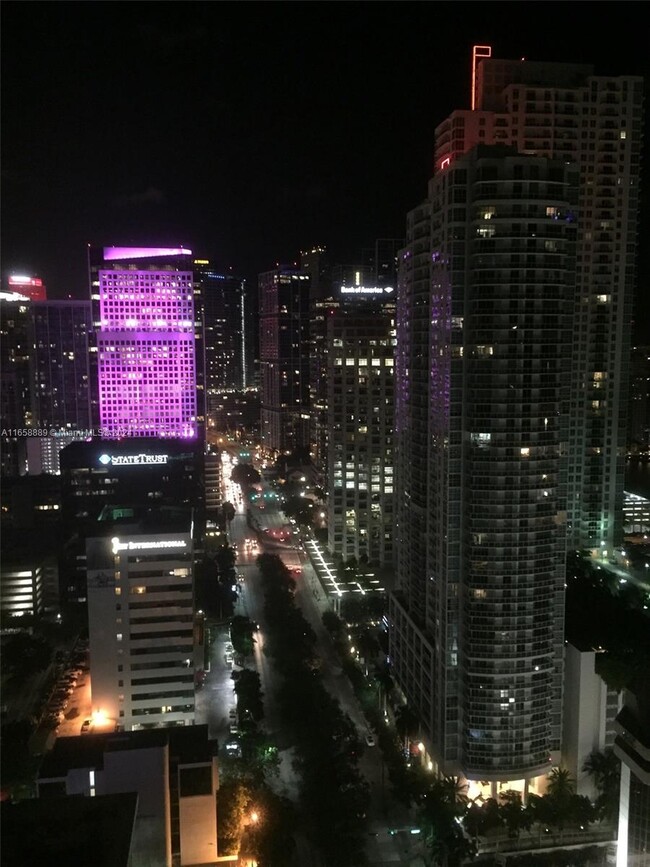 Building Photo - 1060 Brickell Ave