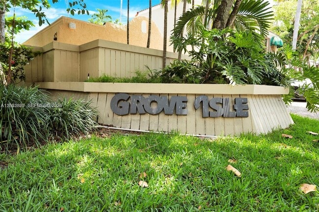 Building Photo - 2 Grove Isle Dr