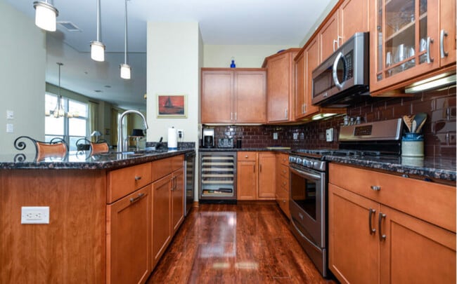 Building Photo - 17 Chapel St