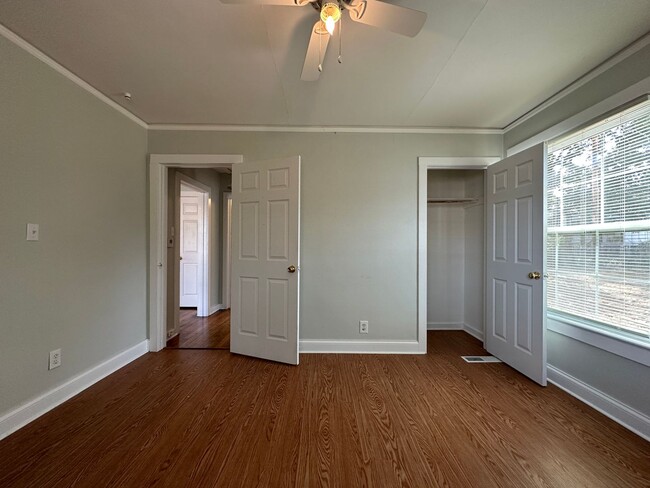 Building Photo - 4024 MacArthur Dr