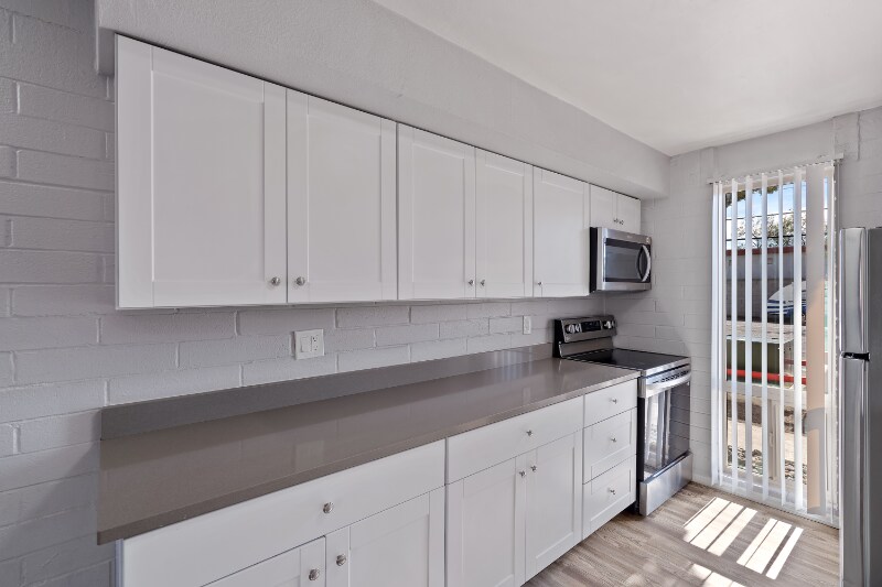 Building Photo - 5570 E Hampton St