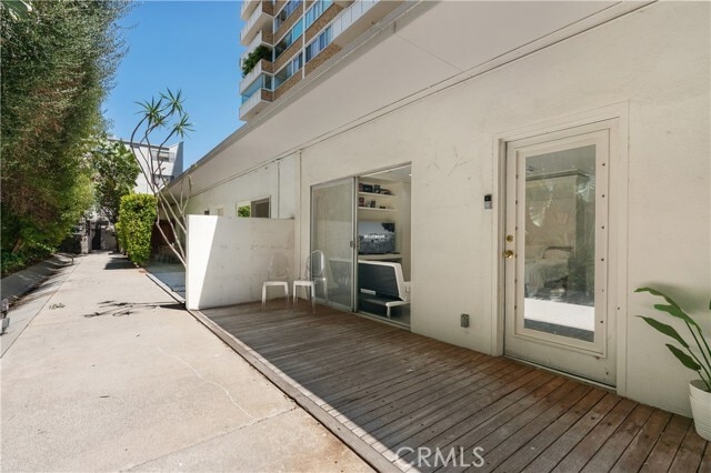 Building Photo - 8787 Shoreham Dr