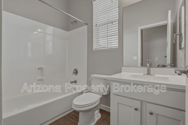 Building Photo - 2747 S Wildrose