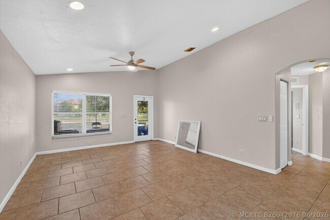Building Photo - 1107 Big Torch St
