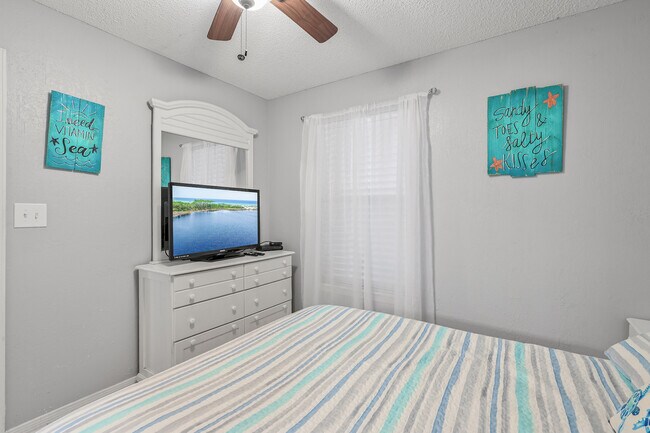 Building Photo - 2830 Scenic Gulf Dr