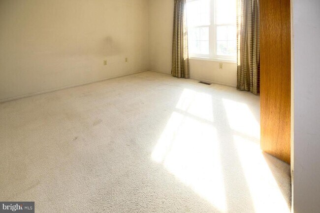 Building Photo - 1114 Ellingwood Dr