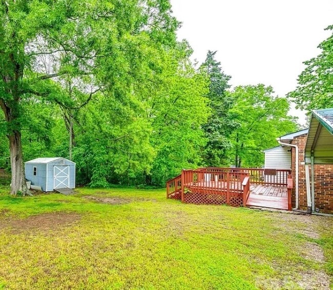 Building Photo - Charming Brick Ranch with Plenty of Room!!!