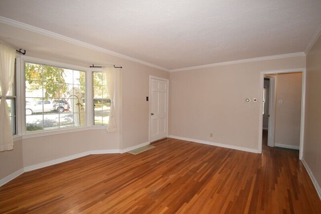 Building Photo - 2154 E Emerson Ave
