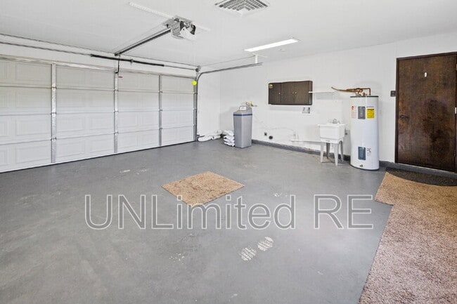 Building Photo - 2960 Star Dr