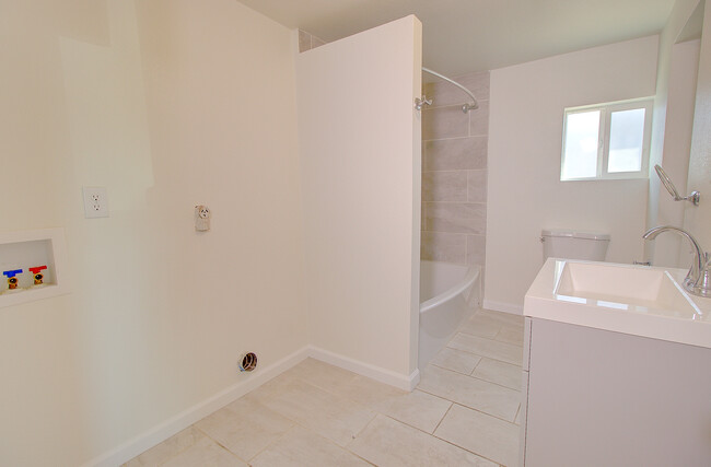 BATHROOM - 438 W Bealey Ave