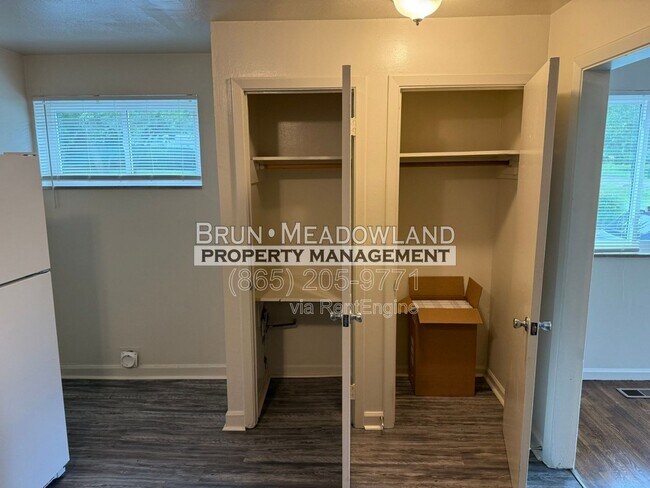 Building Photo - 3813 Woodlake Dr
