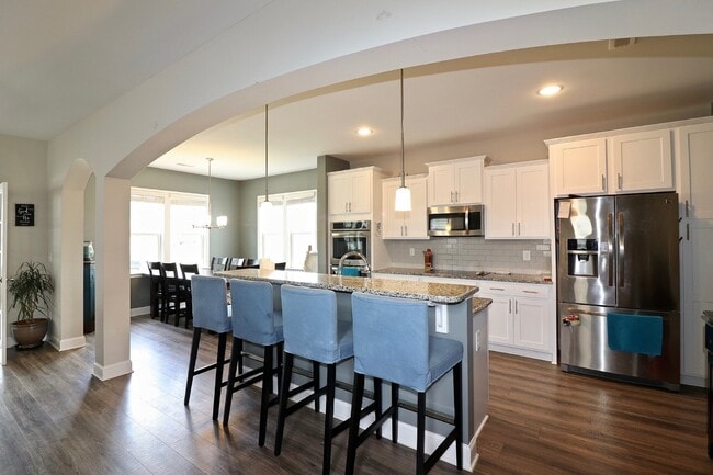 Building Photo - "Spacious 4-Bedroom Gem with 3.5 Baths and...
