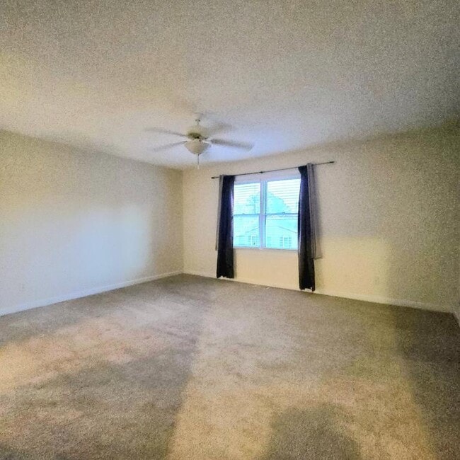 Building Photo - 2700 Thackery Rd