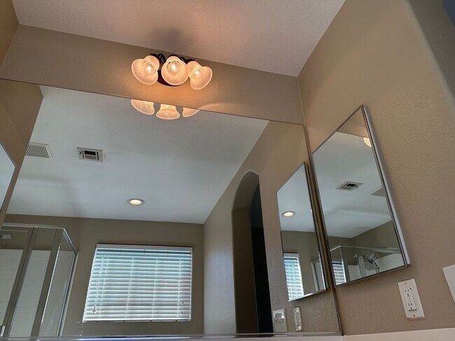 Building Photo - Stunning Home in a Gated Community