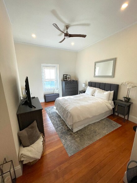 Building Photo - 81 Lloyd Ave